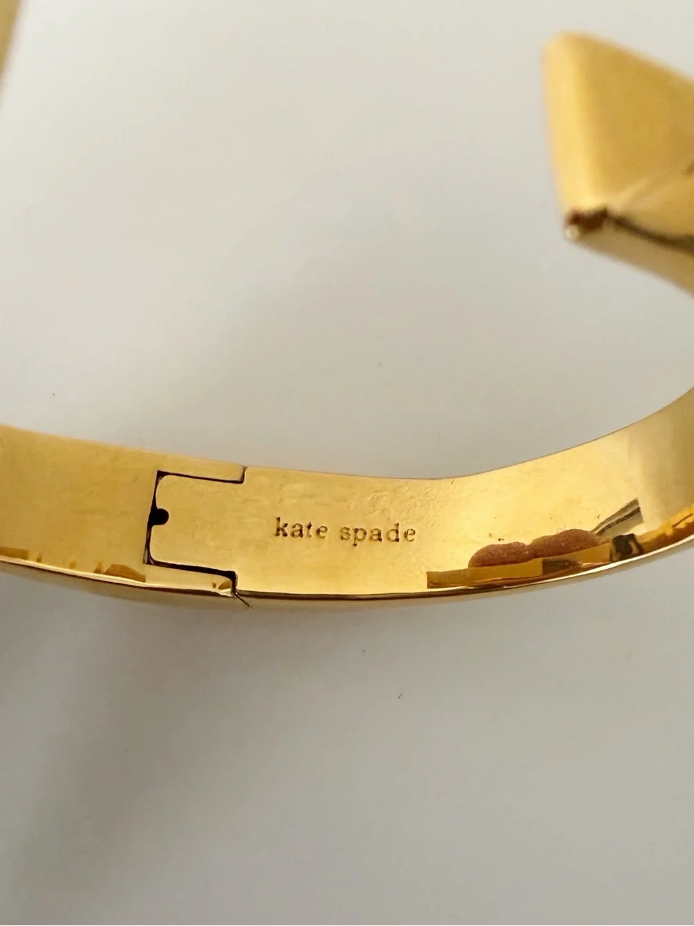 Kate Spade Raise The Bar Gold Tone Hinge Bracelet Bangle Cuff NWT - Picture 3 of 8